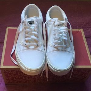 White vans old skool. Men 6.5 women 8.0